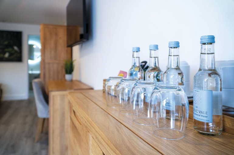 Food & Drinks, Suite 1 - Sleeping Giant Hotel - PEN Y CAE Inn, Powys