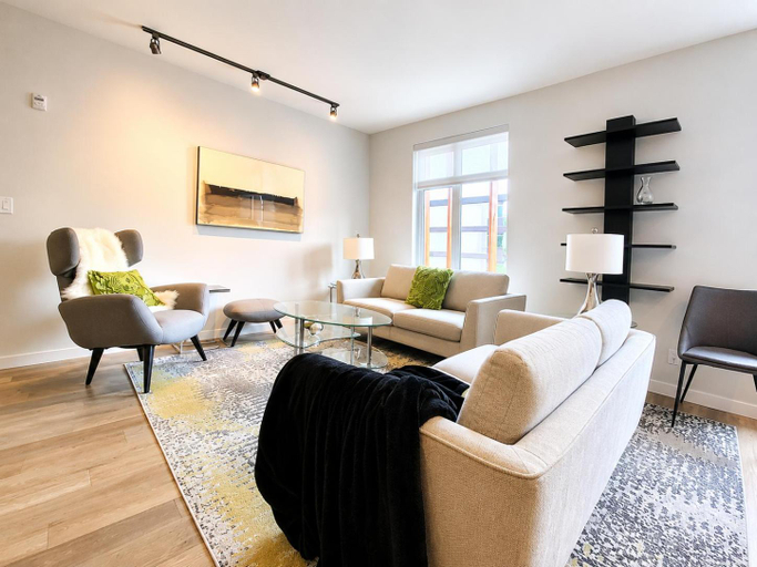 Others 4, Spacious Sidney 3BR Condo Near Airport & Marina, Capital