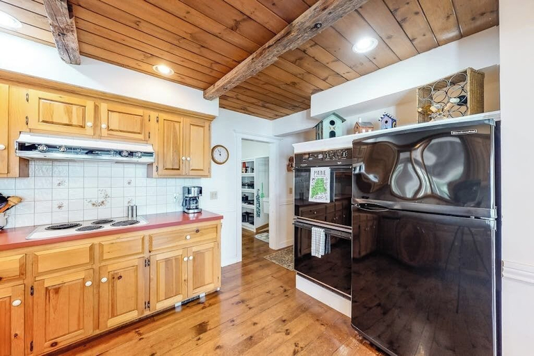 Private kitchen 2, Dog-friendly, Bayfront Home W/rocky Beach, Full Kitchen, Washer/dryer & Firepit, Hancock