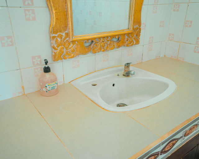 Bathroom 2, Tude's Family Homestay, Gianyar