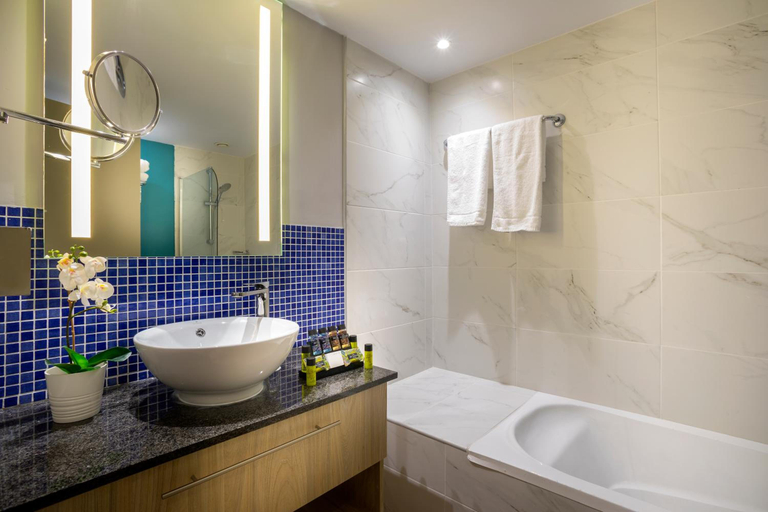 Bathroom 5, Leonardo Laura Beach & Splash Resort