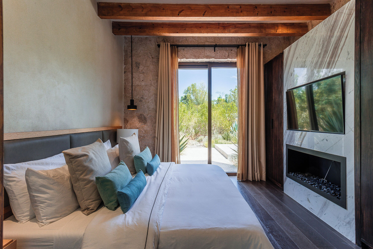 Room 3, Luxury and Private Villa La Loma VIATO, Allende