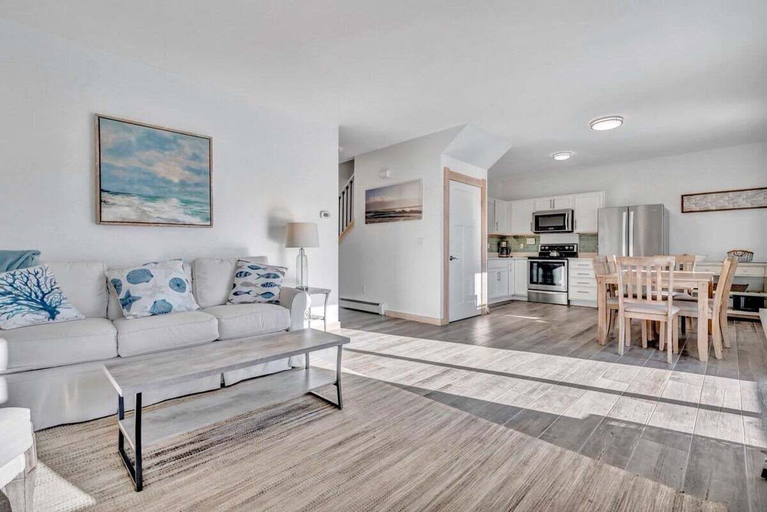 Living area 5, Ocean Breeze, Knox