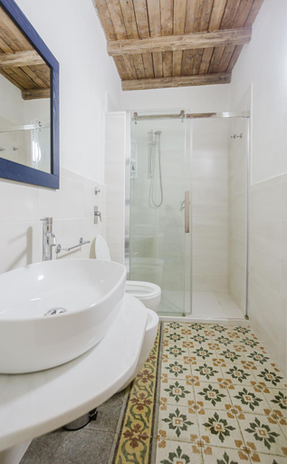 Bathroom 4, Omodei House, Trapani