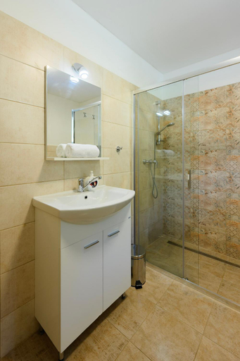 Bathroom 2, Apartmany Mezivodi, Vsetín