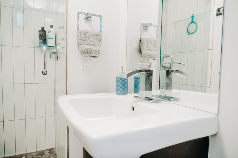 Bathroom 2, Small Private Studio at Kitsilano Beach, Greater Vancouver