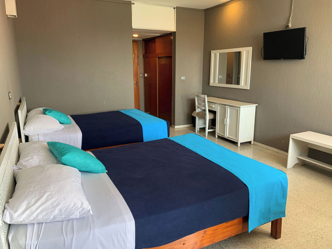 Others 5, Hotel Champlitte, Martínez de la Torre