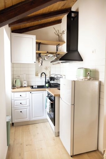 Private kitchen 3, Beautiful Studio Apartment Close to the Beach, Kaštela