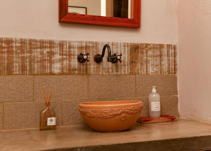 Bathroom 4, Posada Mboy Cua, San Miguel