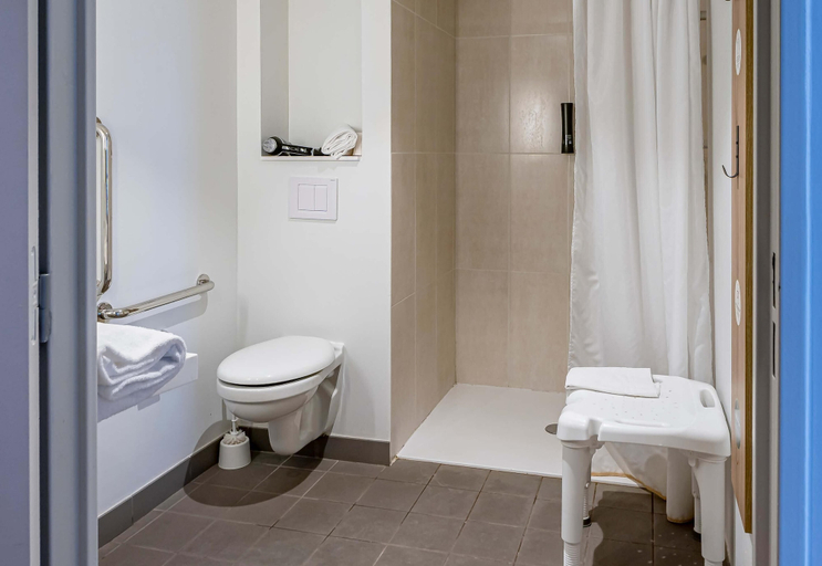 Bathroom 4, B&B HOTEL Bordeaux Bassins à flot, Gironde