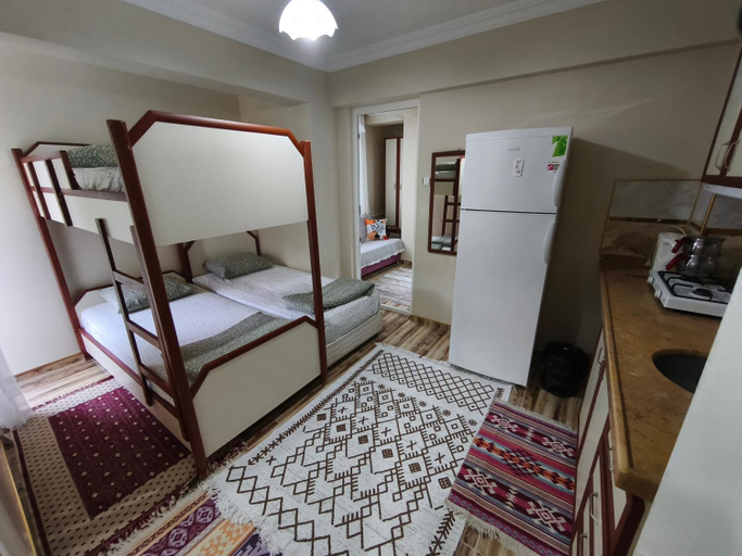 Bedroom 2, Saglık Apart Pansiyon, Erdek