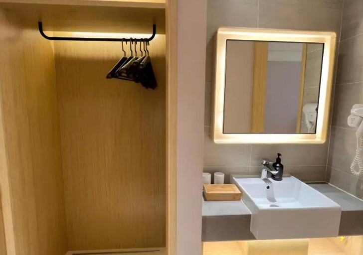 Bathroom 4, JI Hotel Nanjing Confucius Temple Metro Station, Nanjing