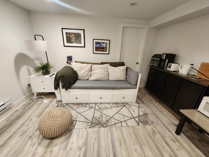 Others 4, Small Private Studio at Kitsilano Beach, Greater Vancouver