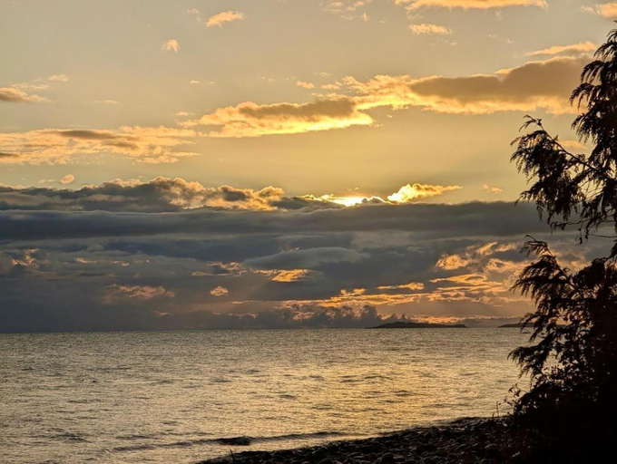 Others 3, Oceanside Manor - Fancy Room - Golf course & Beach View, Nanaimo