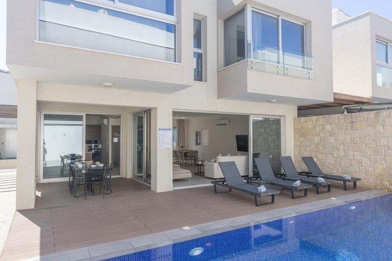 Sport & Beauty 2, Mythical Blue Villas