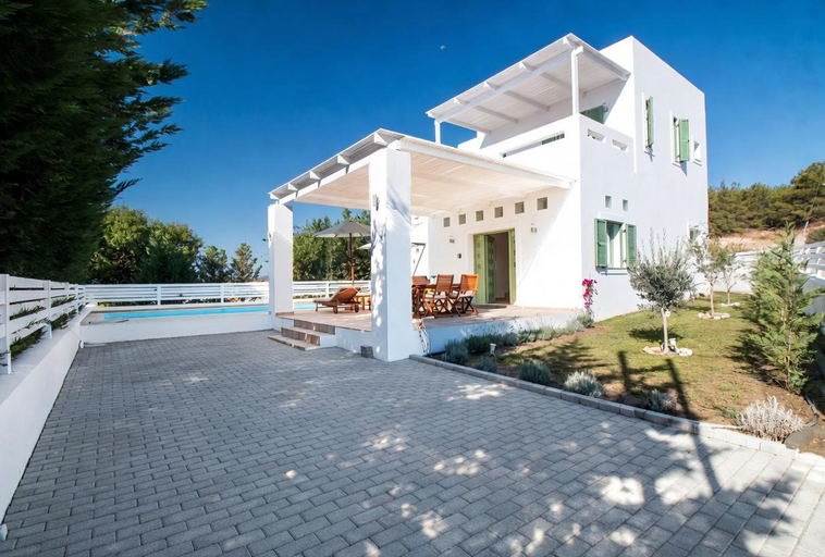 4, Villa Loka in Gennadi, South Aegean
