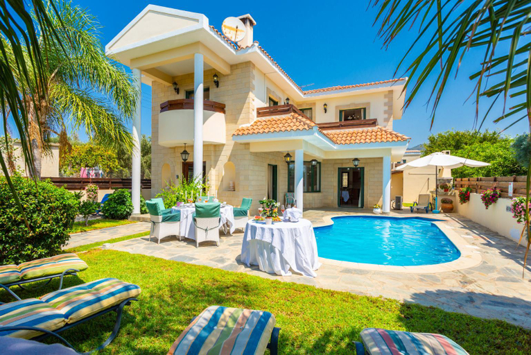 Others 3, Villa Charianna