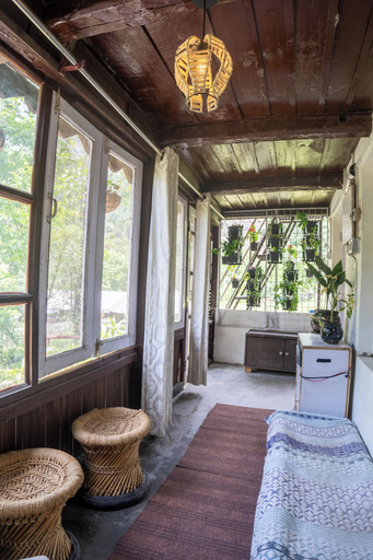 Interior, Aloha Riverside, Kullu