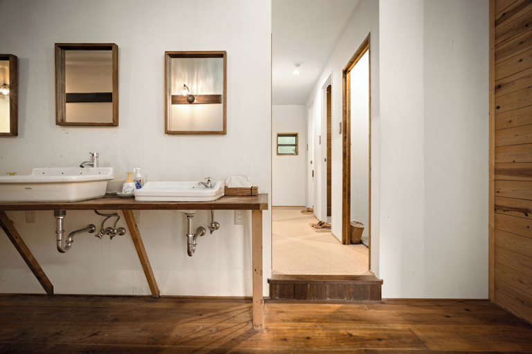 Bathroom 5, The Deer Park Inn, Nara