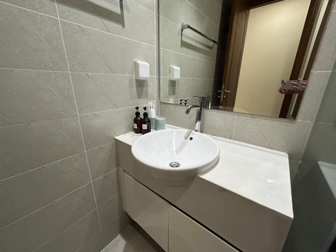 Bathroom 3, Vinhomes central park Lotus apartment - Can ho dich vu cho thue, Ho Chi Minh City