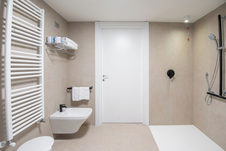 Bathroom 5, Hotel Como, Como