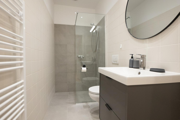 Bathroom 2, Modern and lovely apartment next to subway station, Wien