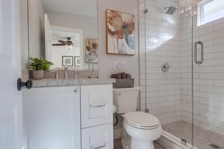 Bathroom 4, Beautiful Remodel 3 Bedroom 2 Bathroom Home With Pool & Jacuzzi, Orange