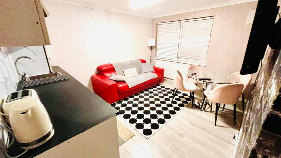 Interior 3, Apartment Sleeps 6 With Parking, London