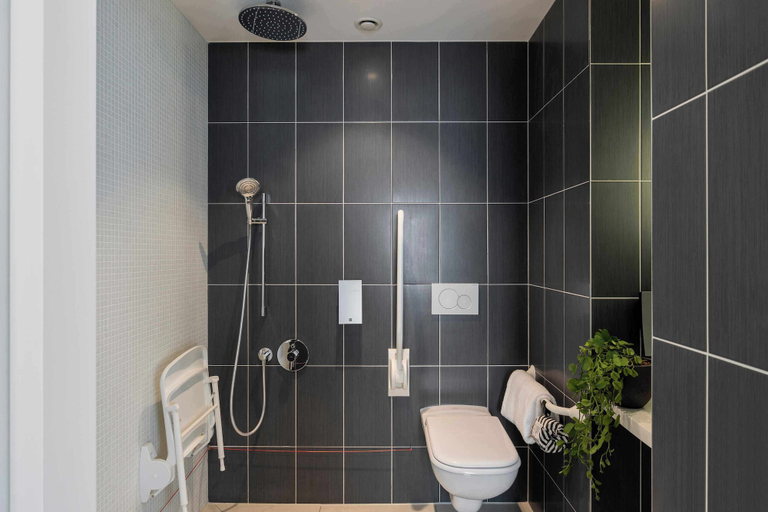 Bathroom 5, Cove Centrum, The Hague
