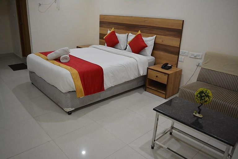 Bedroom 3, Open Hotel by Olive - Ambicas Grand, Visakhapatnam