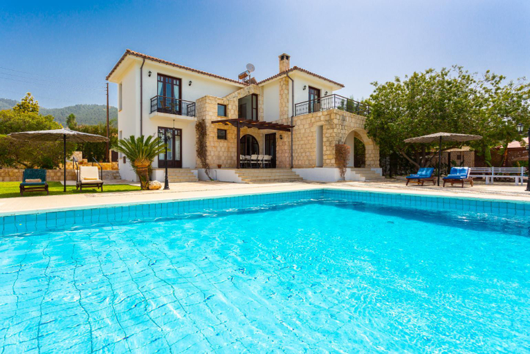Others 2, Villa Minoas