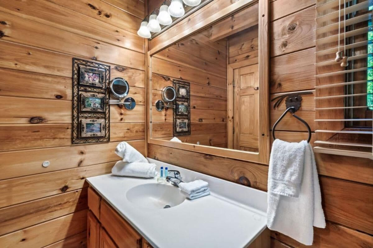 Bathroom 5, The Mellow Moose, Sevier
