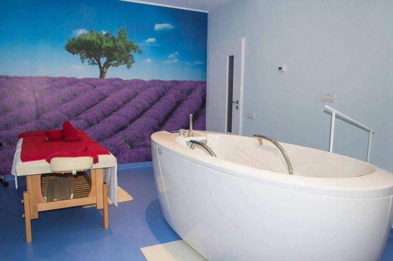 Bathroom 5, Salis Hotel & Medical Spa, Turda