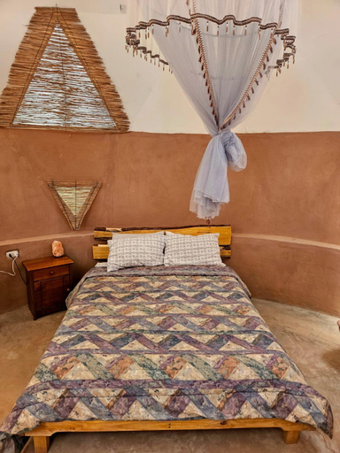 Bedroom 2, Domo del desierto, El Loa