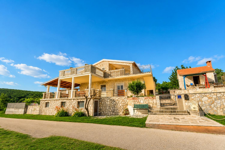 3, Villa Bella, Obrovac
