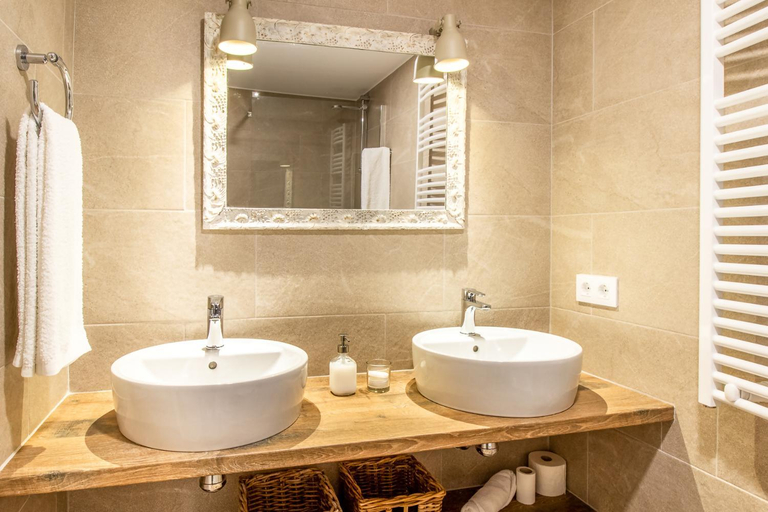 Bathroom 3, MASIA CAN GRAU habitaciones con desayuno inlcuido, Girona