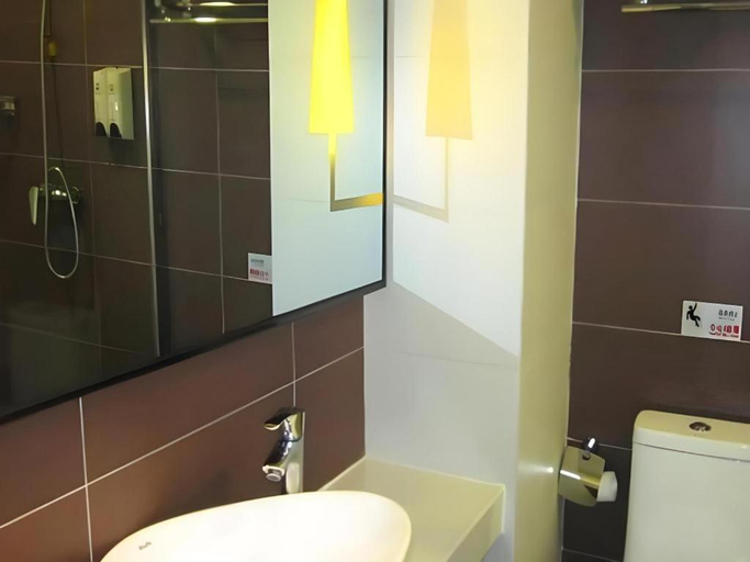 Bathroom 3, 7 Days Inn Jinggangshan Scenic Spot, Ji'an