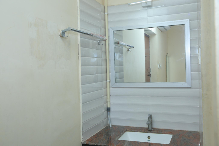 Bathroom 5, Hotel Padma, Karur