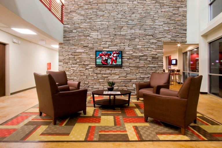Public Area 2, Red Roof Inn & Suites Beaumont, Jefferson
