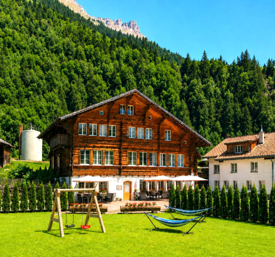 Exterior & Views