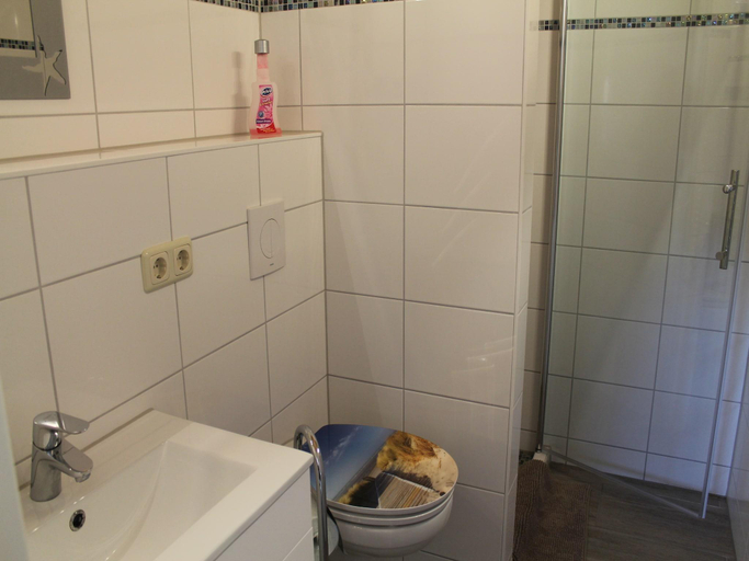 Bathroom, Gemutliches Appartement in Brusow mit Garten, Rostock