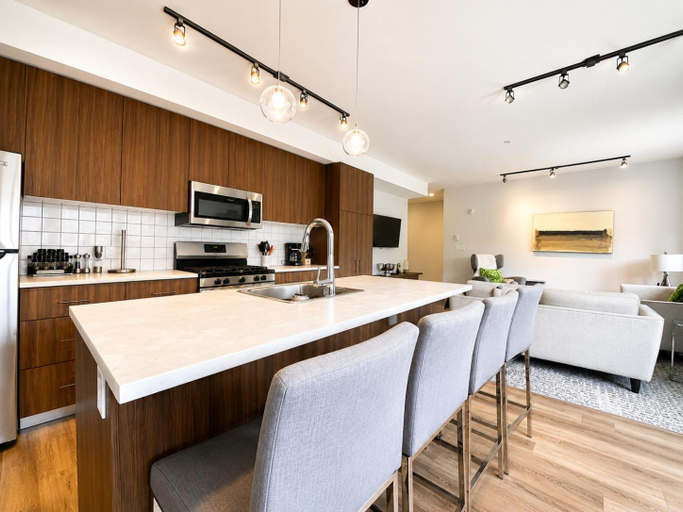 Others 5, Spacious Sidney 3BR Condo Near Airport & Marina, Capital