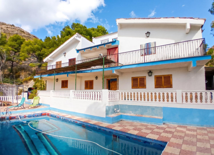 Sport & Beauty 2, Picturesque Villa in Chulilla with Private Pool, Valencia