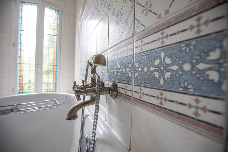 Bathroom 3, Hôtel Terminus, Lot