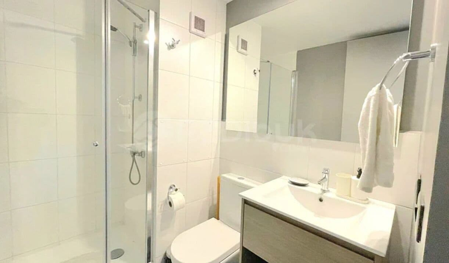 Bathroom, Rbk Studio 2025 pasos del Movistar Arena, Cordillera