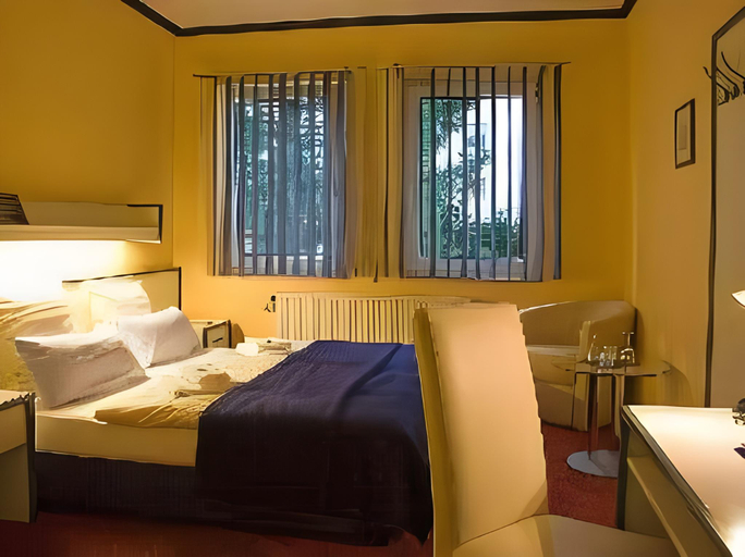 Others 3, City Hotel, Bremerhaven