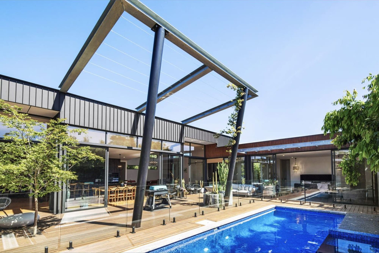 Room 4, Kuro House in Mornington, Melbourne