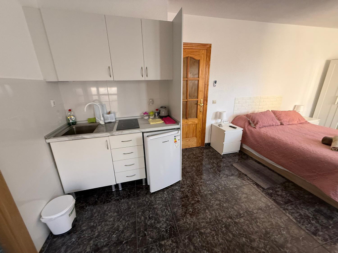 Others 5, Almeria Centro habitacion privada en apartamento compartido, Almería