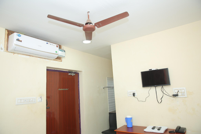Others 3, Hotel Padma, Karur
