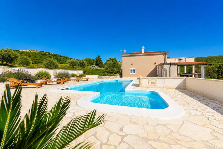 2, Villa Bella, Obrovac